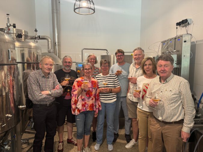 Foto, Vereinsmitglieder bei der Brauerei Bonekamp.